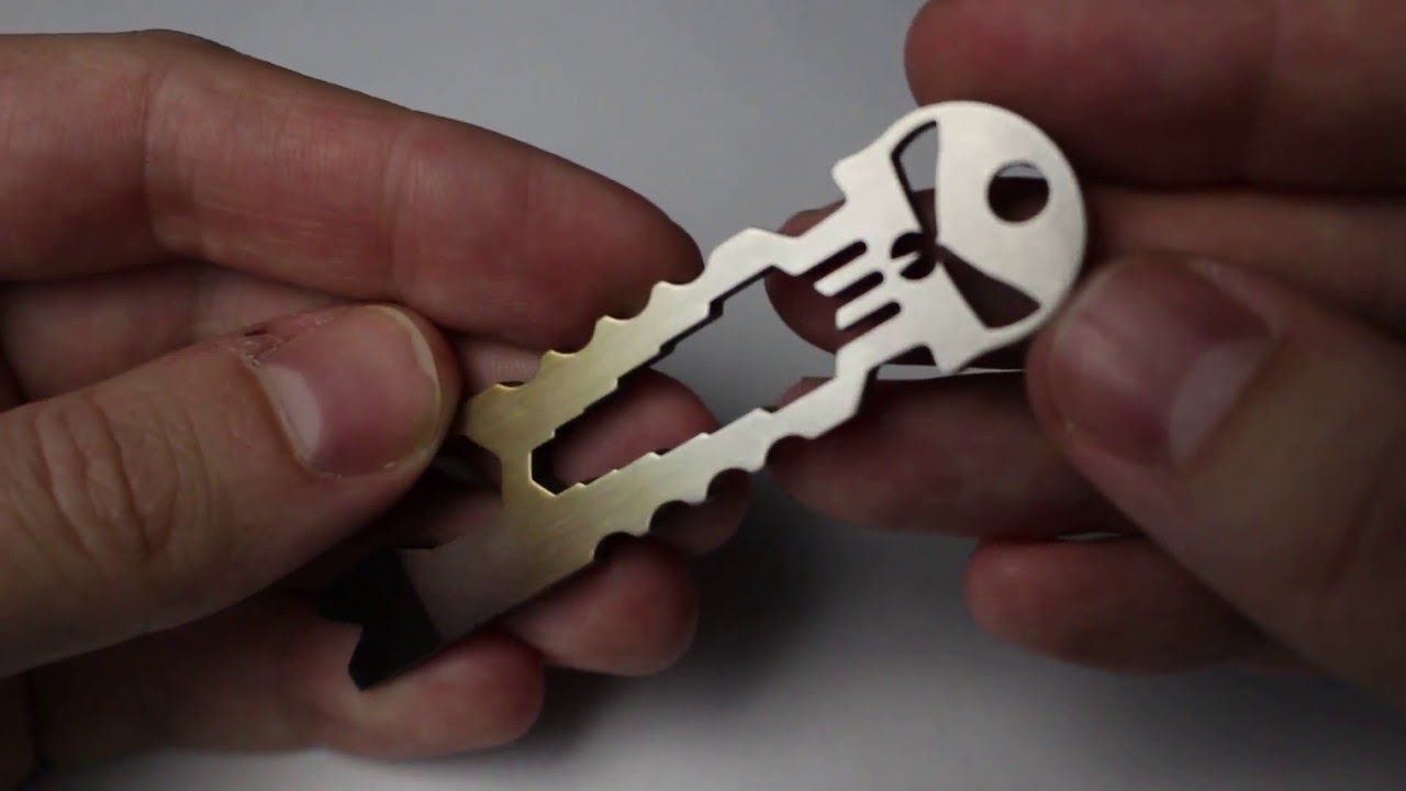 EDC keychain tool: Punisher / skull bottle opener, key chain pry bar - ill Gear copy(?)