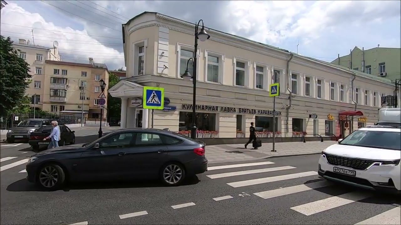 Пятницкая улица в Москве.