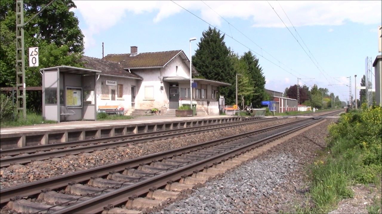 Züge am BÜ Bobstadt