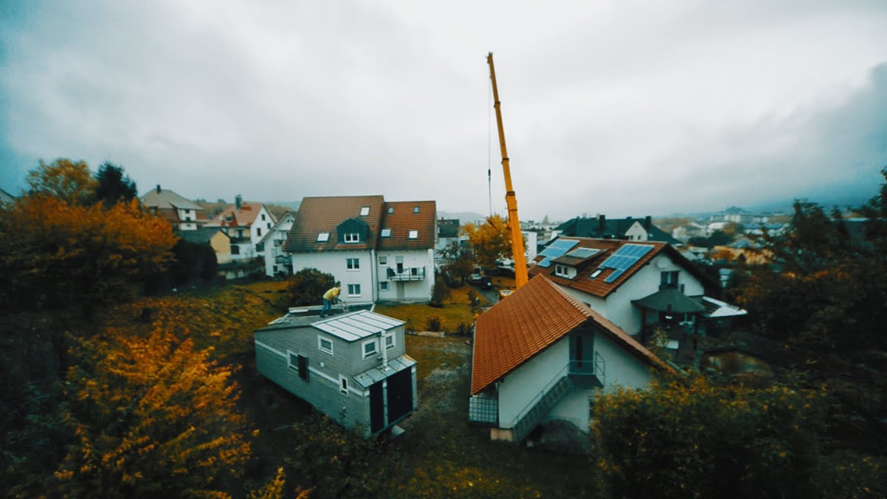 Zeitraffer: Tiny House mit Kran umsetzen + Stellplatz einrichten