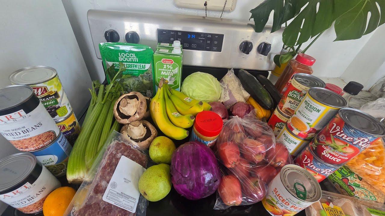 Покупка продуктов в продовольственном банке