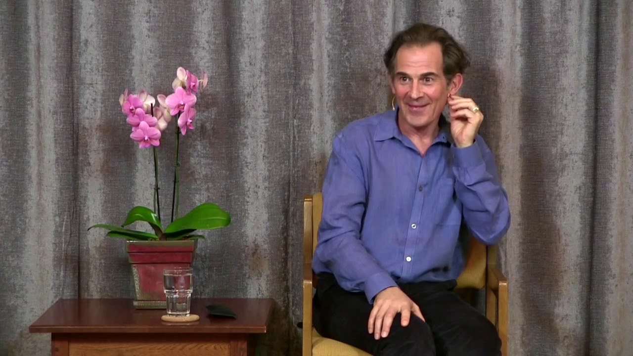 How Can Consciousness Have Multiple Experiences at Once?