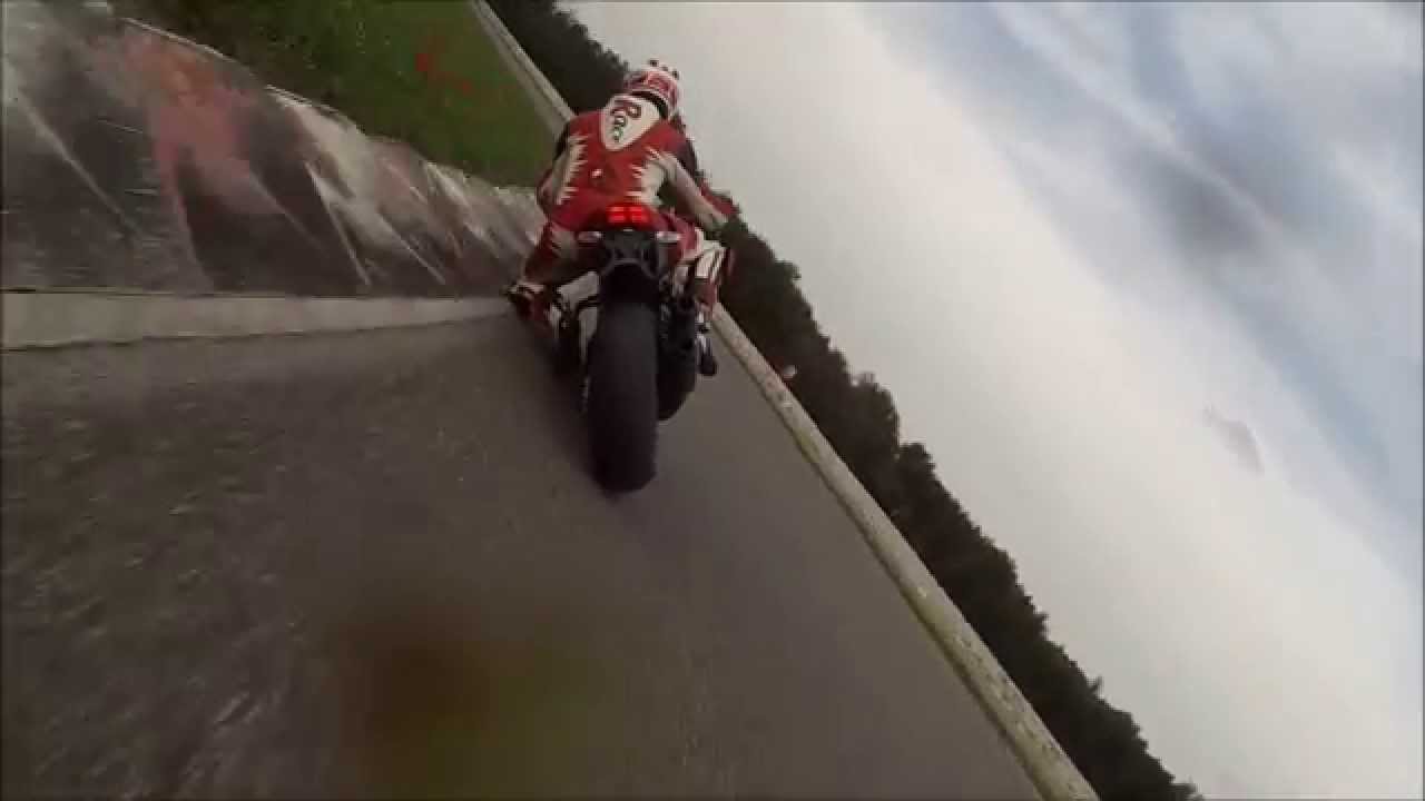 Go Fast Anneau du Rhin 2014 Ducati Streetfighter vs. GSX-R 1000