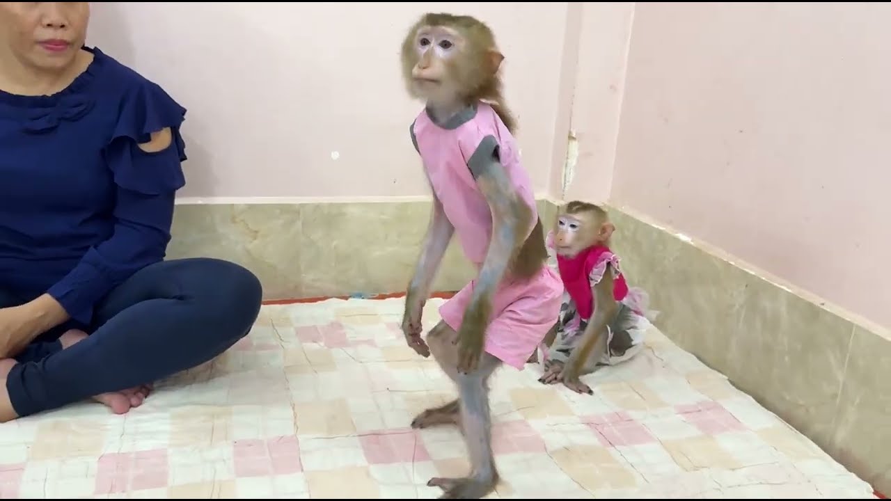 AWWW !! So Funny Moment Sovanny Make Face So Angry At Mom Not Come Comfort Her!!