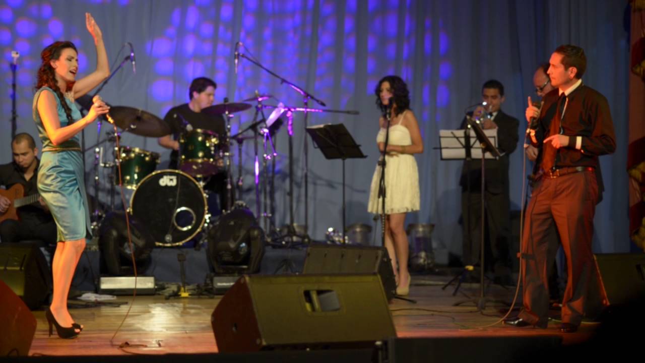 Soledad Bustos - MUÑEQUITA MORENA  EN VIVO