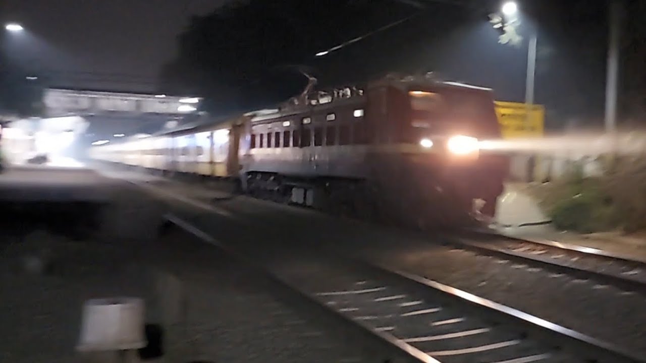 Mid-Mount Beauty VTA WAP-4 Led Before Time Running PBR-SC SF EXP Cruises Past Dapodi Level Crossing