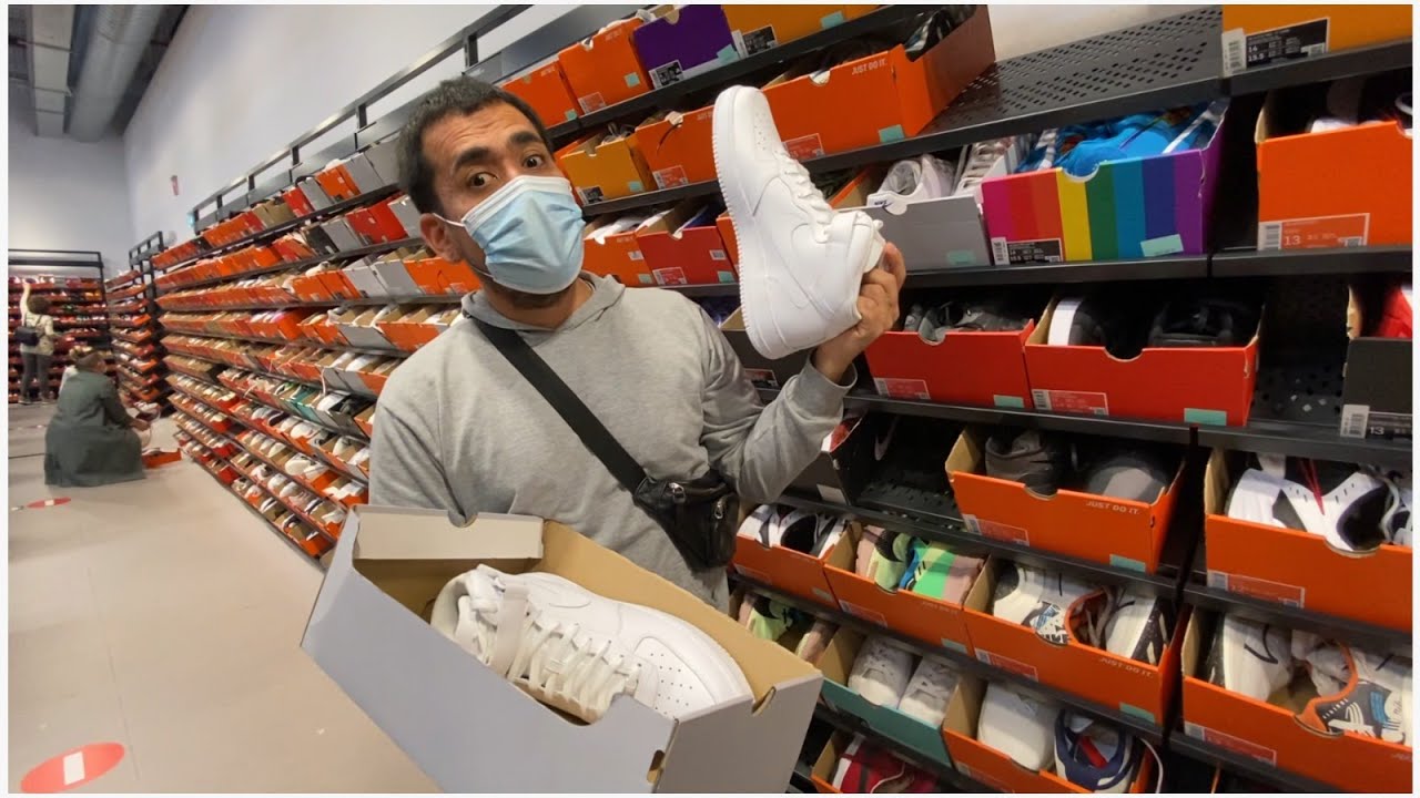 outlet NIKE de España , BaraTO ?