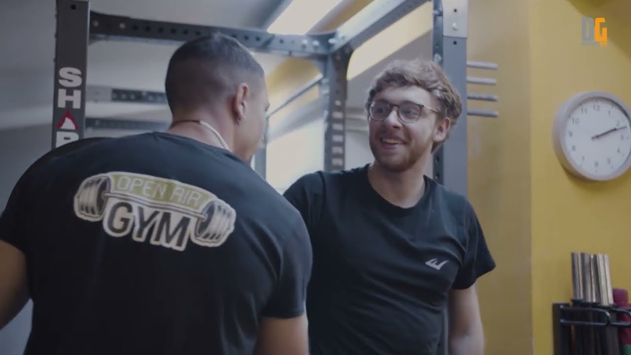 ALLENATI CON NOI! PRENOTA LA TUA SESSIONE GRATUITA CON UNO DEI NOSTRI PERSONAL TRAINER.