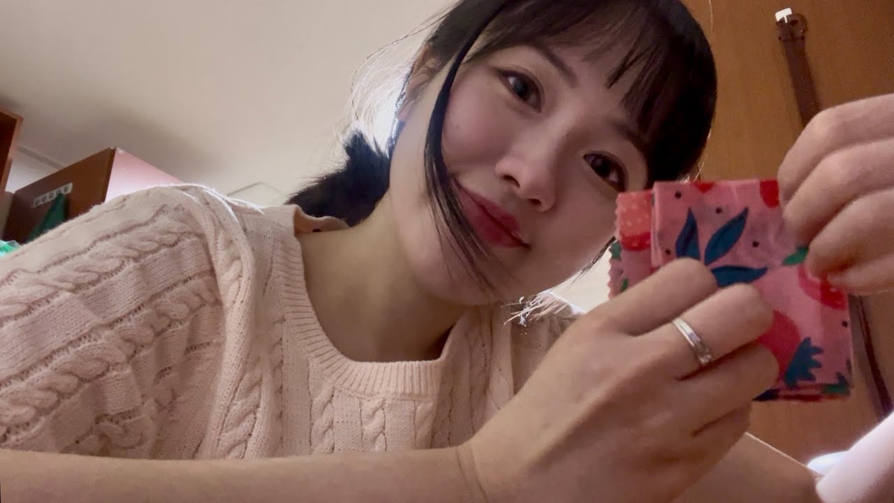 ASMR Playing with beeswax wrapper 🐝