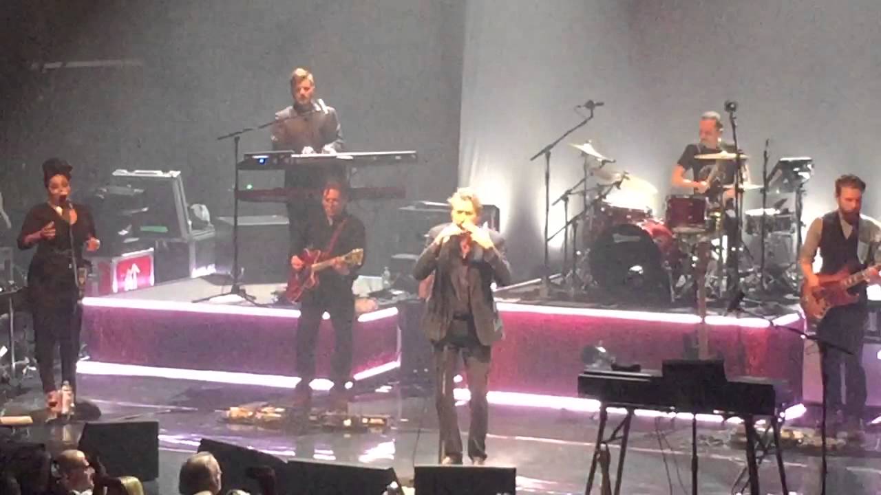 Bryan Ferry live at The Albert Halls, Stirling on 18/06/2016. "Virginia Plain"
