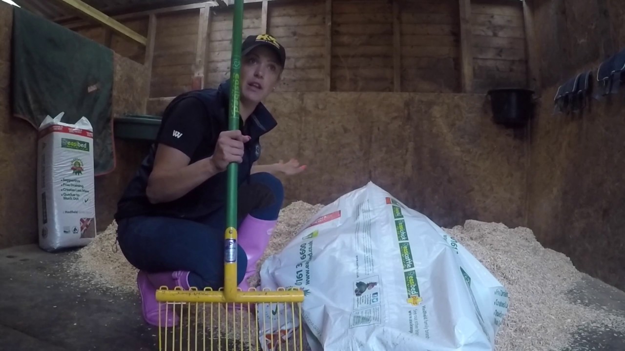 Easibed | Setting up the initial bed in a 12x12 Stable