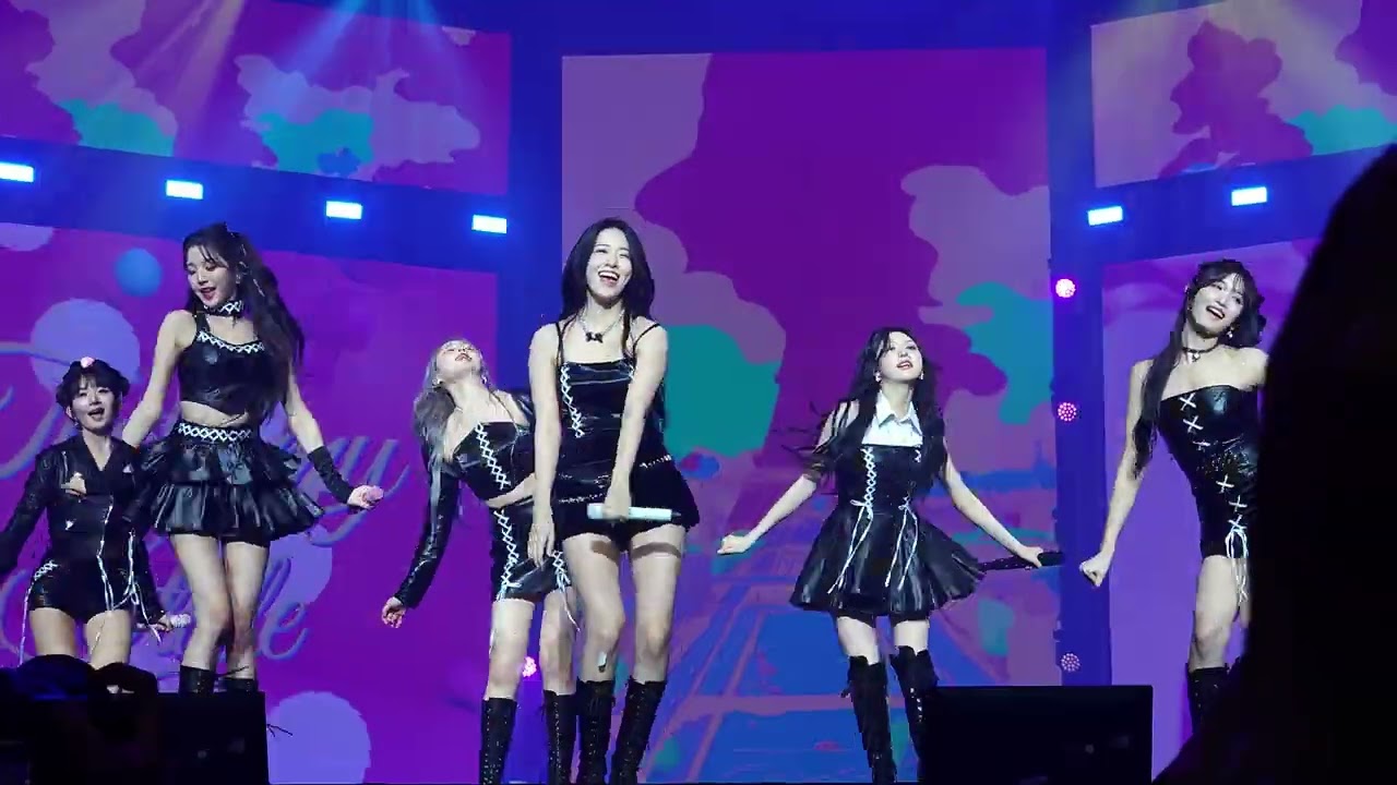 IVE (아이브) - Kitsch @  IVE THE 1ST WORLD TOUR SHOW WHAT i HAVE  | HONG KONG 240706