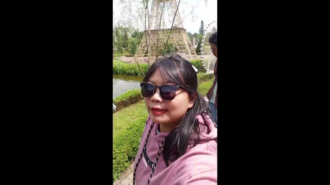 Rasya dan Nesya datang ke MINI MANIA  yang ada dipucak bogor