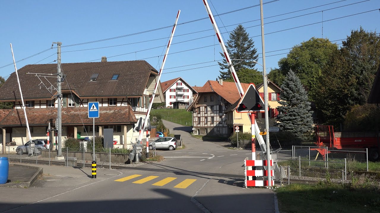 Railroad Crossing - Grafenried (CH) - Bahnübergang Etzelkofenstrasse , Passage à niveau