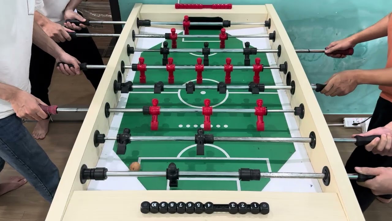 Hậu Vệ Bi Lắc (Foosball) Toả Sáng Cắt Chuỗi