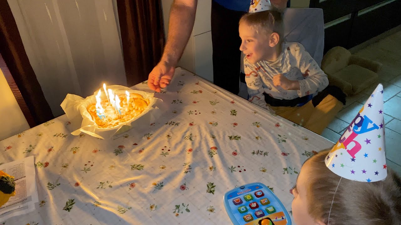 napiVlog (szept. 27.) - Alex 7. szülinapja 🎂, ajándékot választ 🥰 - akkor is lesz málnánk!! 😅