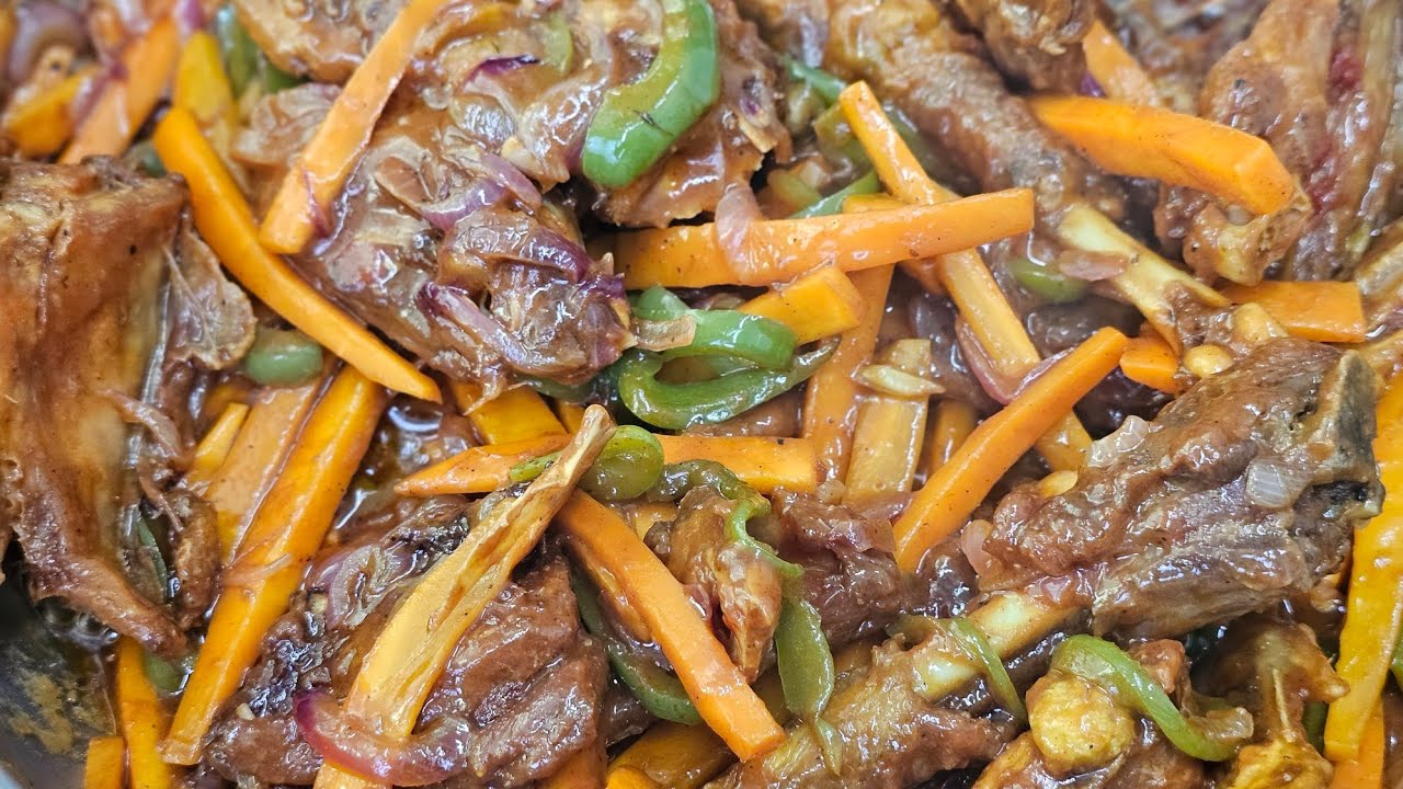 MAKANGE YA KUKU KIENYEJI.. acha kula restaurant, Pika nyumbani hivi #makange #kukumakange