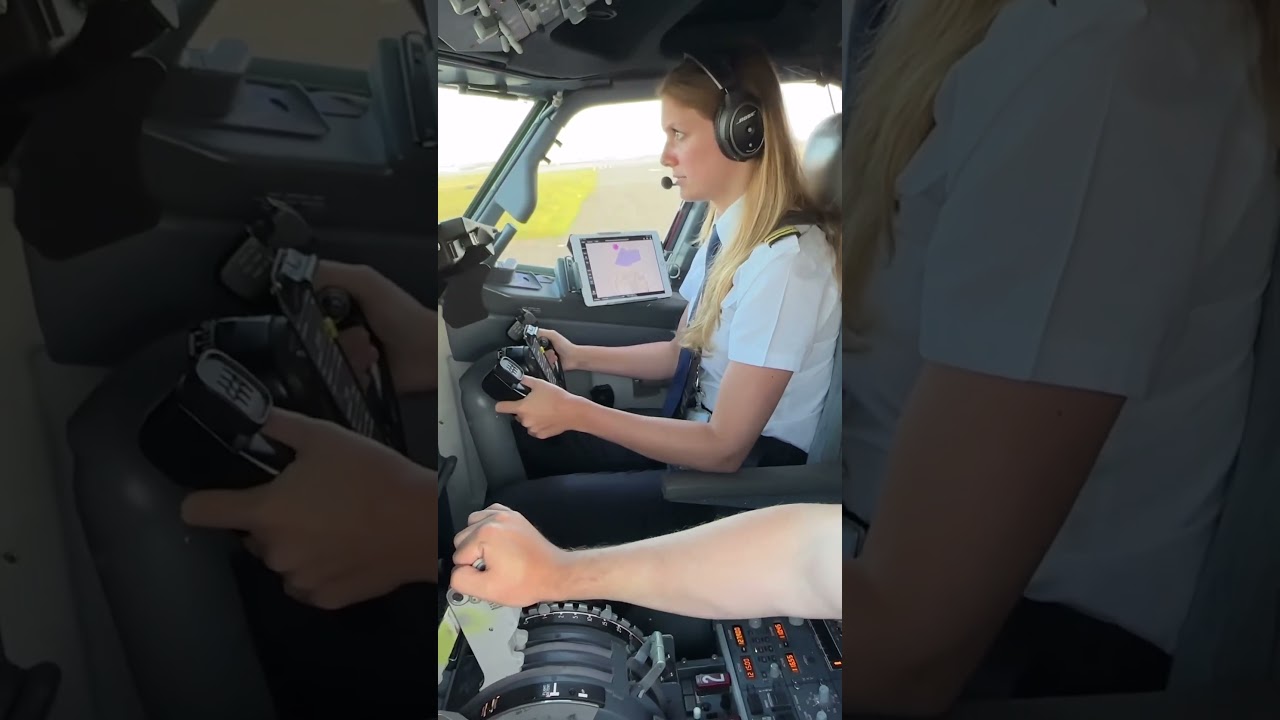 First officer in a control | Wonderful Takeoff 🛫 #pilot #aviation #pilotlife #pilotlicense #takeoff