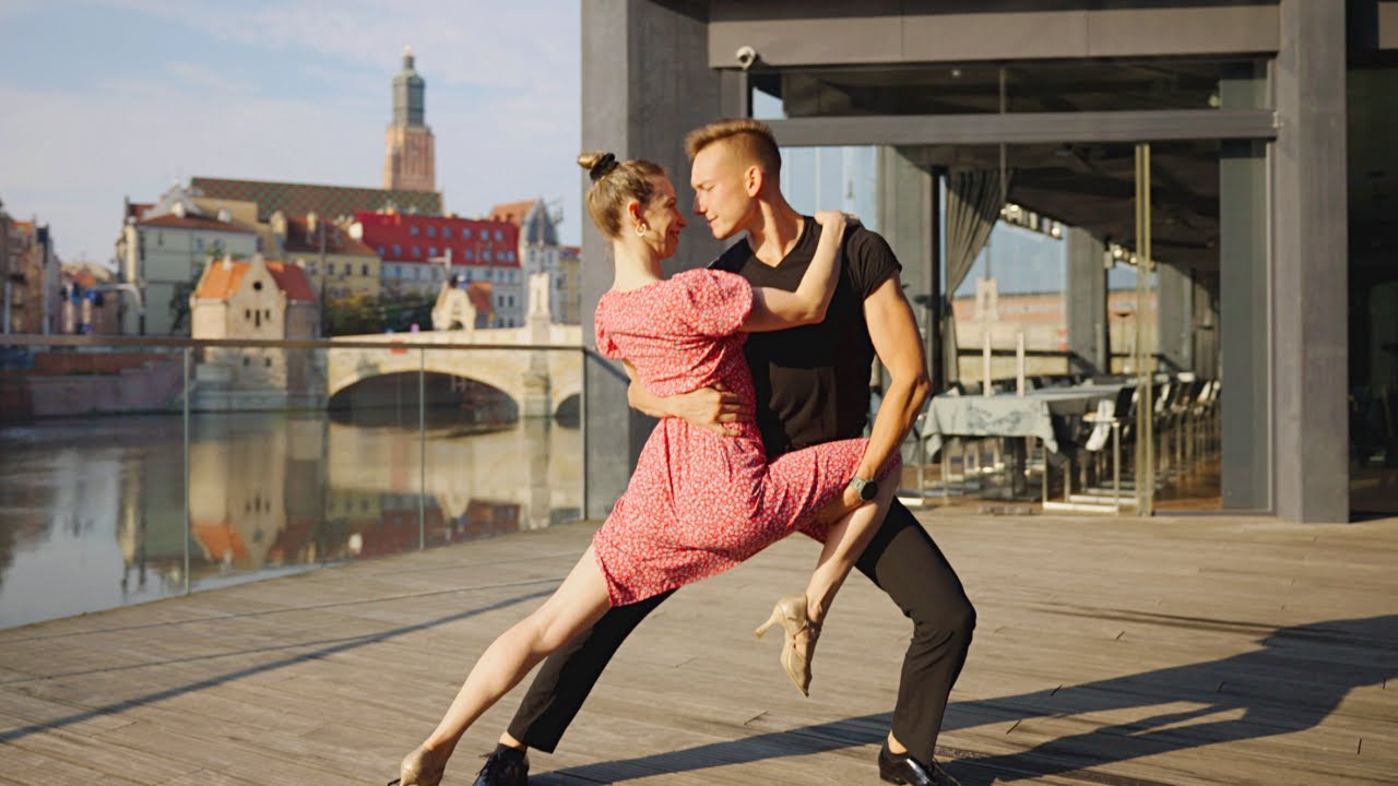 CONGA - Gloria Estefan 💃 SALSA // Latino / Wedding Dance Choreography / Online Tutorial