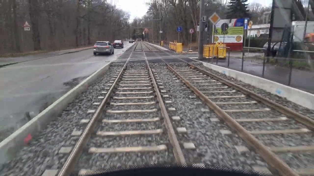 Das ist  eine Straßenbahnfahrt mit der Linie 4 neue Waldstraße ( neu ausgebaut)Goerdelerring - HBF