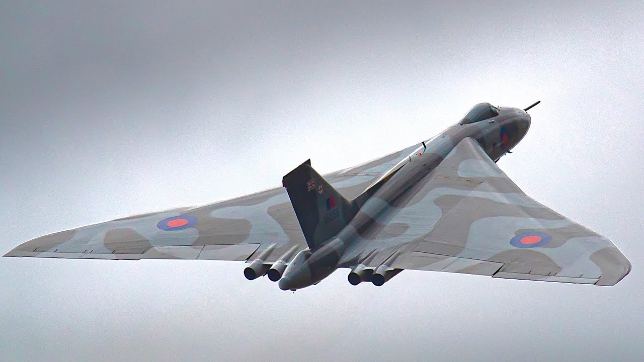 Avro 698 Vulcan B2 Bomber XH558 flying Display RAF Fairford RIAT 2015 AirShow