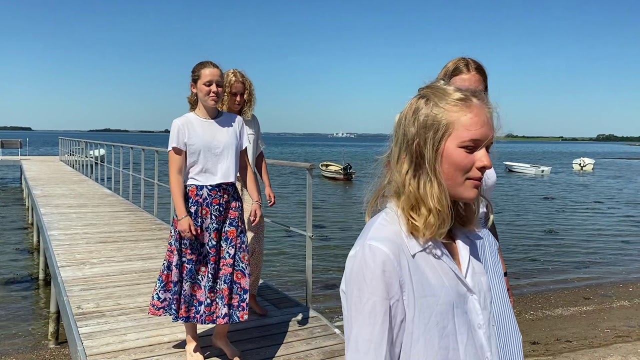 Lyse Nætter - pigerne fra 9.årgang til Dimission 2020 Molsskolen