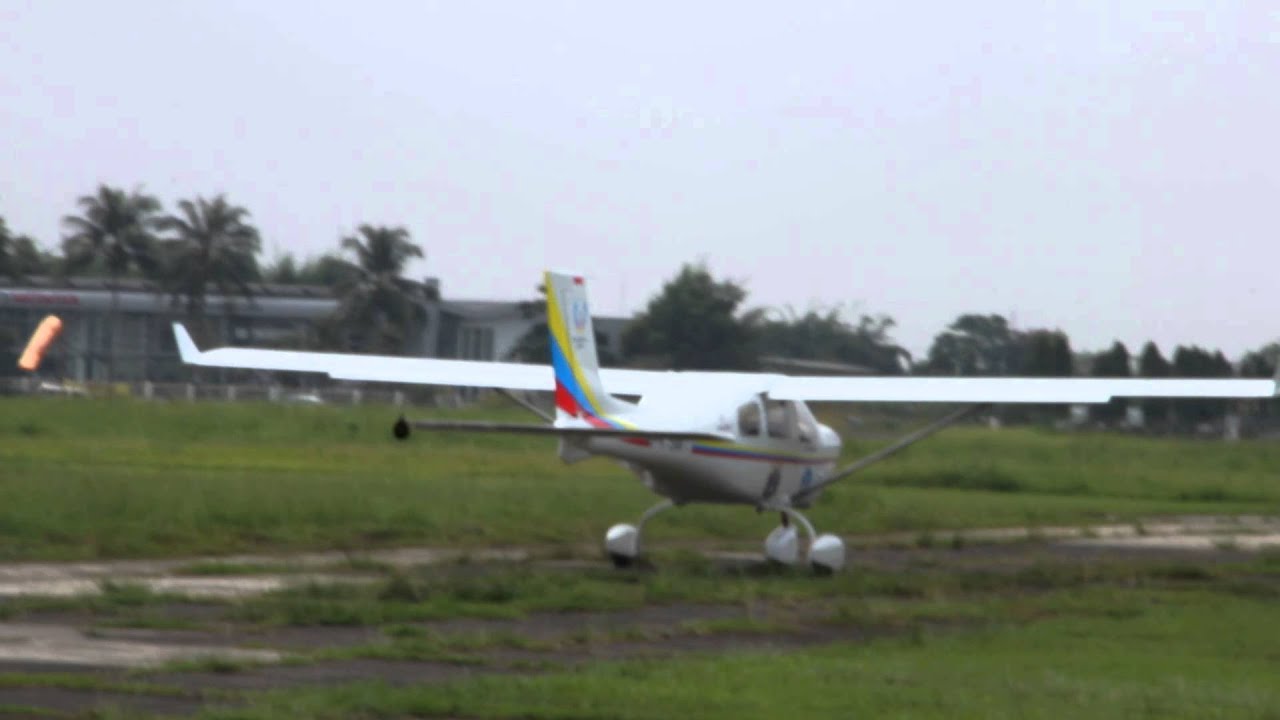 UJI COBA TERBANG PESAWAT JABIRU SMKN 29 JAKARTA 120412 (1)