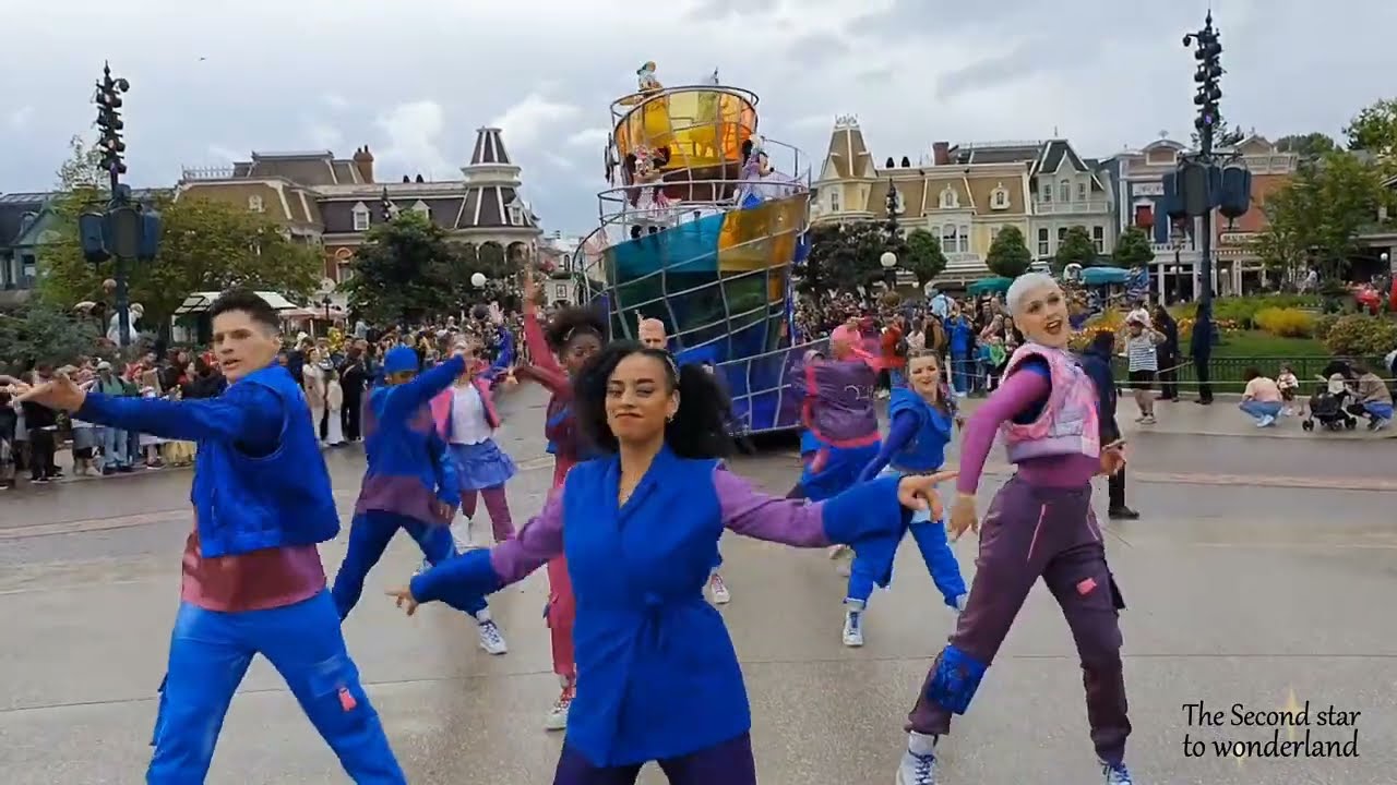 Dream and Shine Brighter  (Central Plaza) | Disneyland Paris May 2023✨