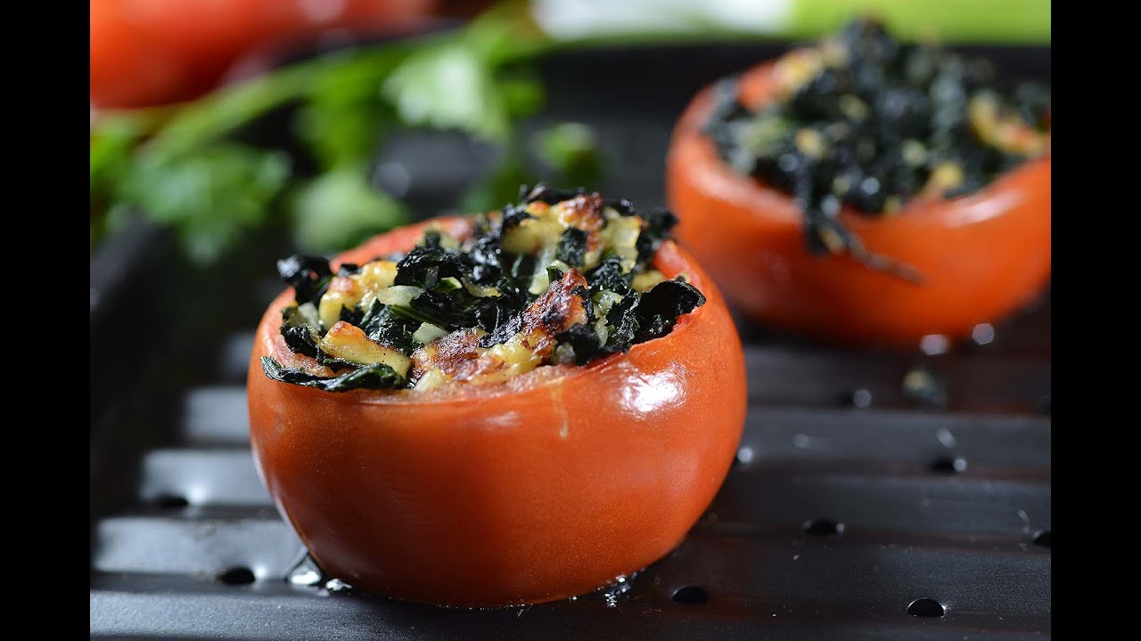 Tomates rellenos de queso y espinacas