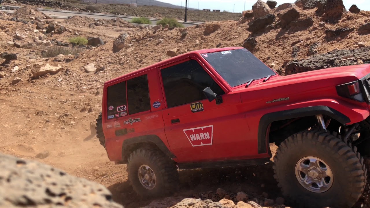 Toyota Land Cruiser HJ70 RC sand & rocks