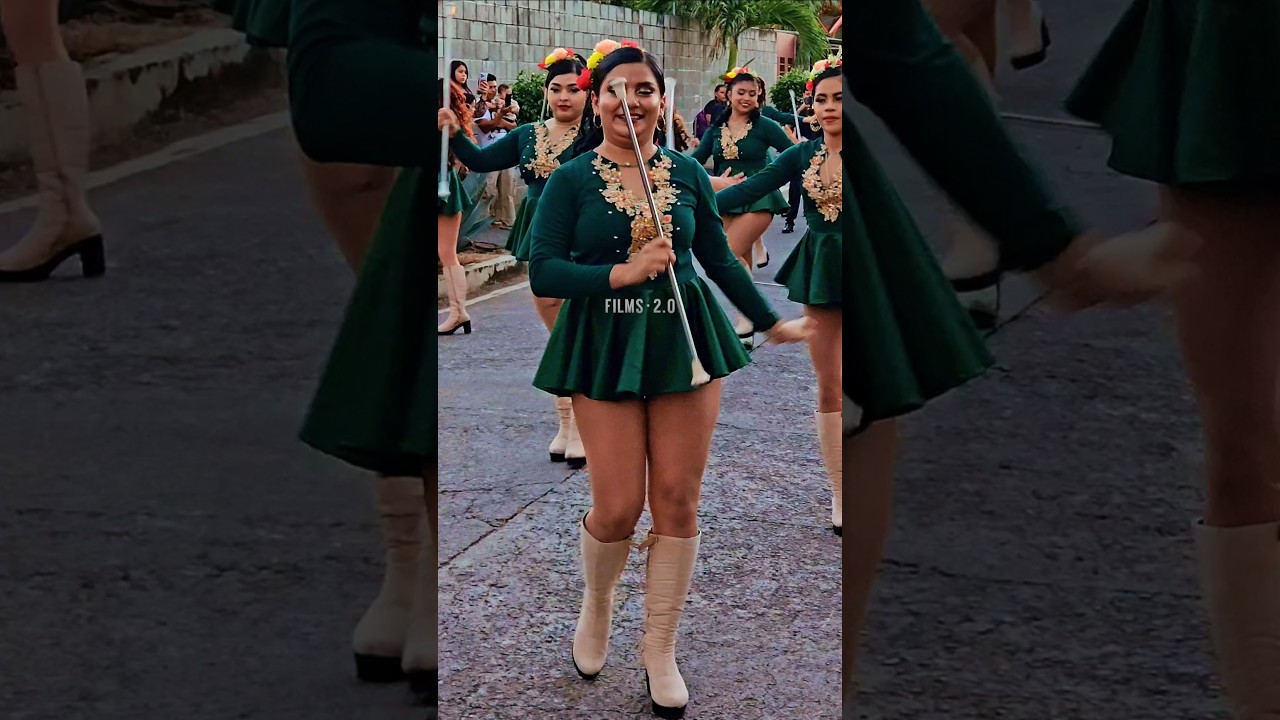 Bella cachiporrista de Ladies y Lions Music Band 