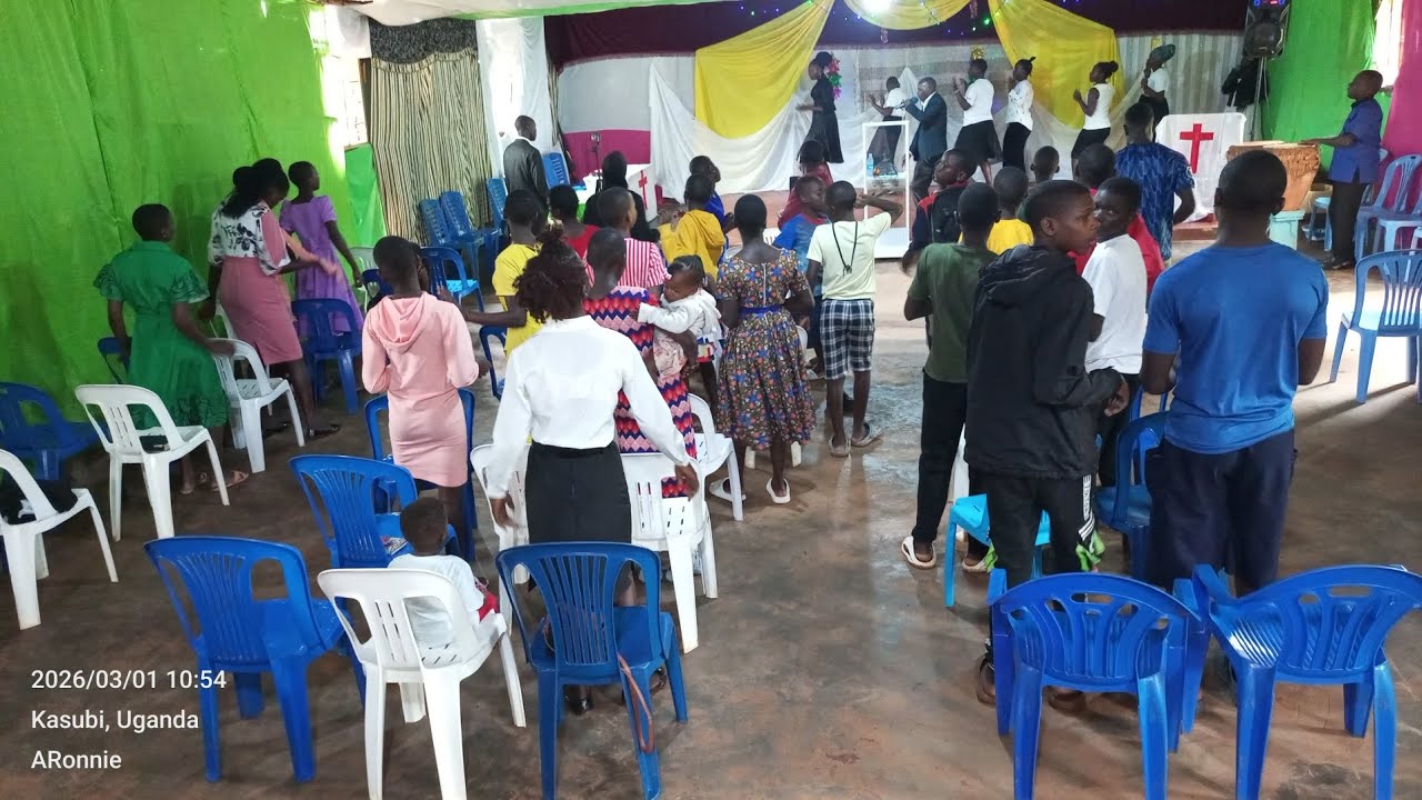 Praise session Sunday service 