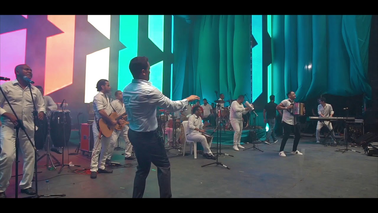 Michel Torres - Por Un Guayabo (En Vivo)