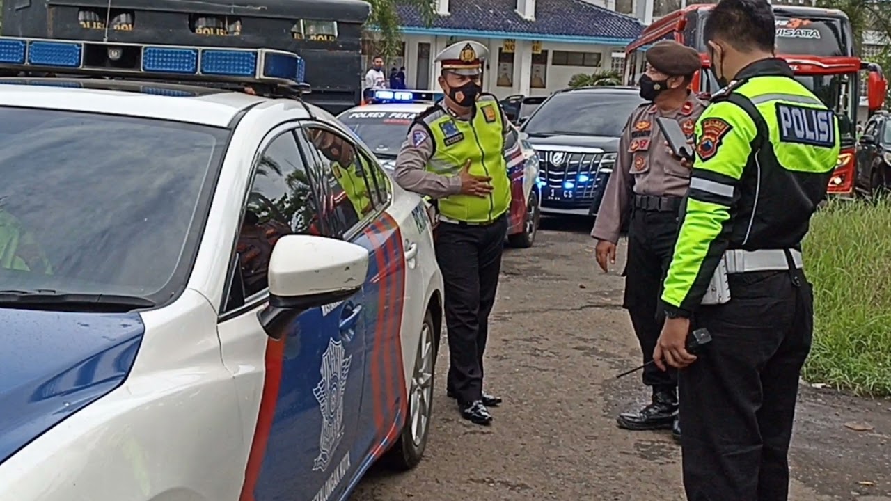 Pengawalan Pemain dan Official PERSEKAP Pekl di Stadion Hoegeng Kota Pekalongan, Senin (22/11)