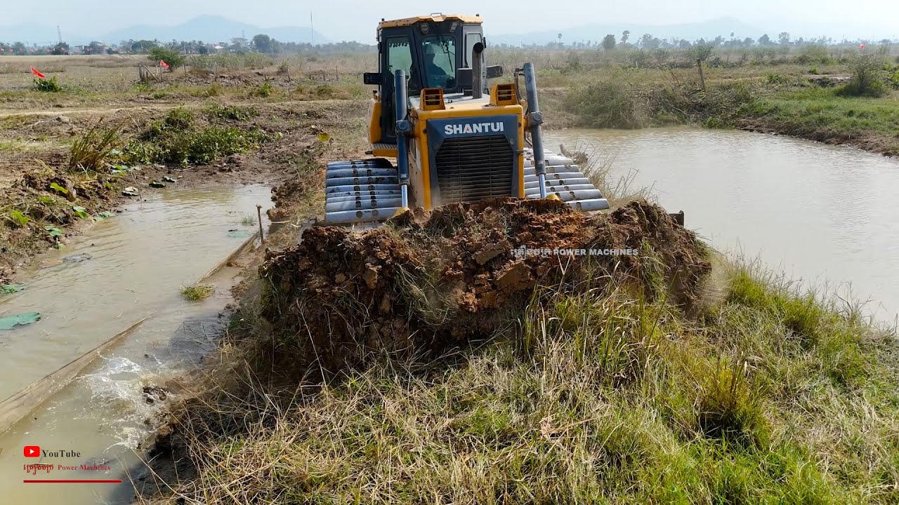 Smart Skills!! Dozer Trimming Slope Into Water And Cleaning Land With Huge Jobs LandFilling Project