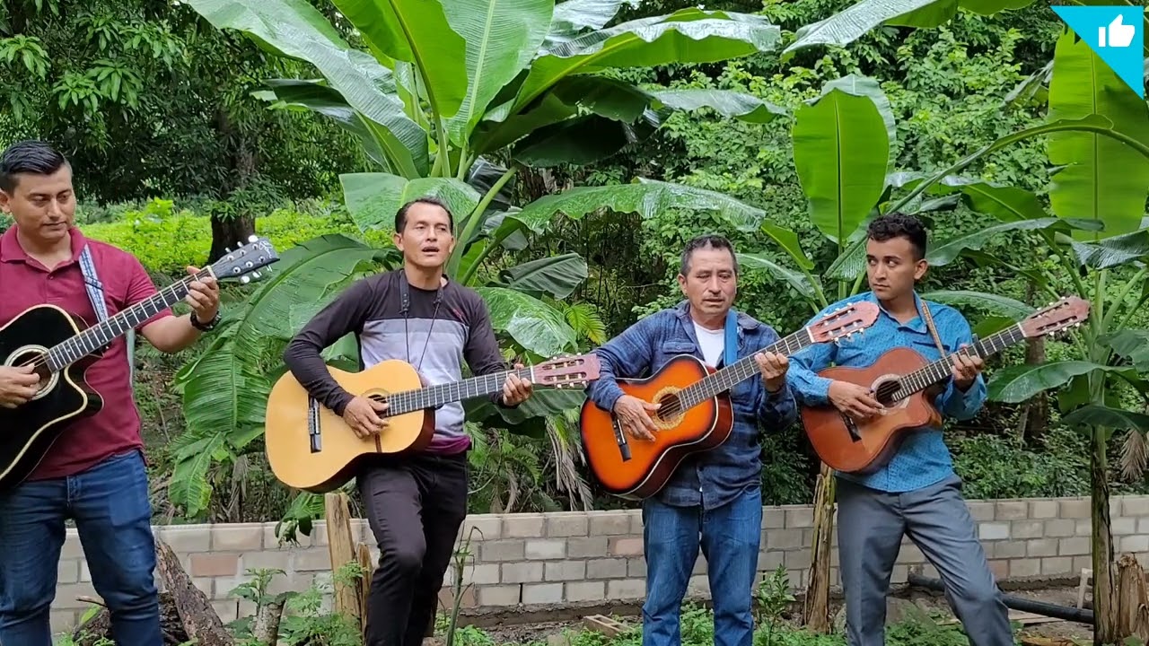 ES MARÍA LA BLANCA PALOMA