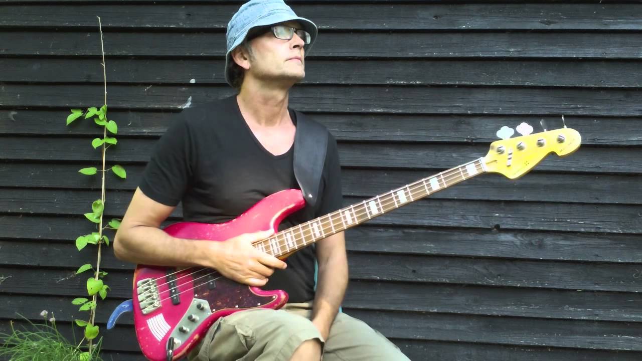 Cool bass groove with doublestops in G