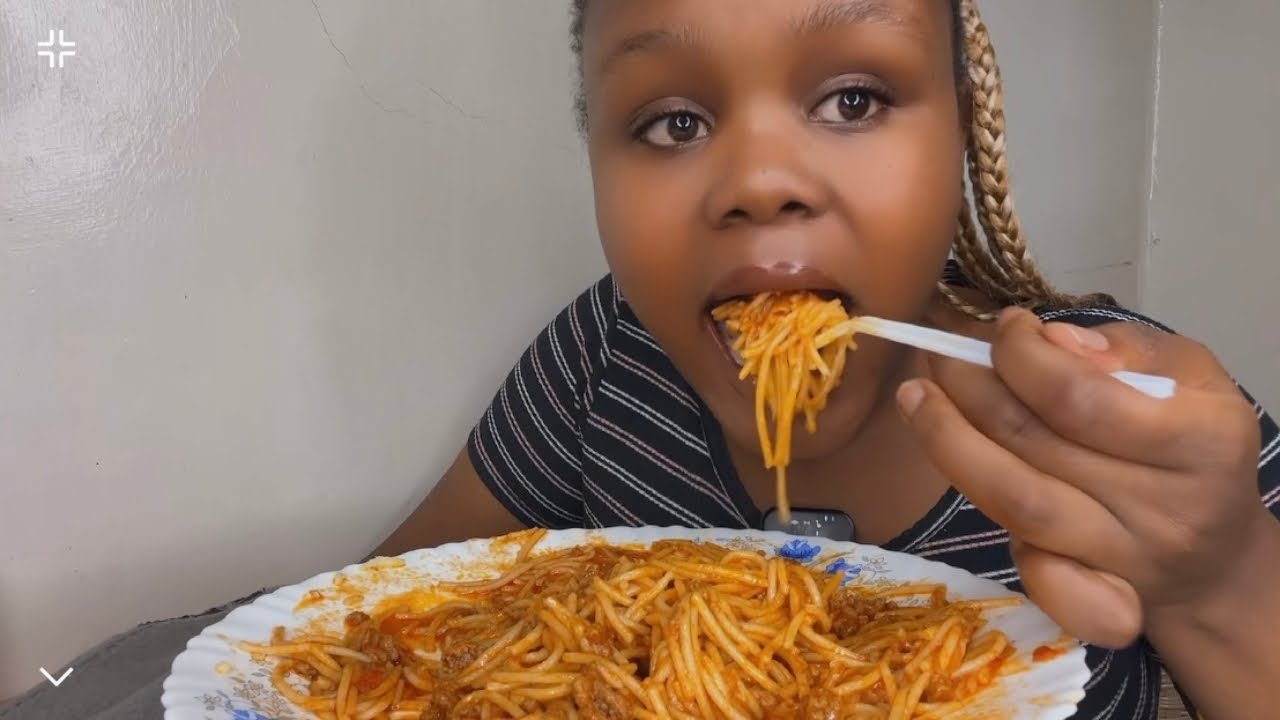 BIG SLURPS  OF SPAGHETTI  BOLOGNESE MUKBANG #mukbang #spaghettibolognese #spaghetti #italianfood 