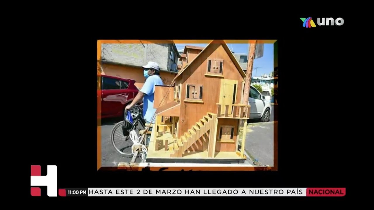 El Otro México: Arquitecto vende casas de muñecas en calles de Tláhuac