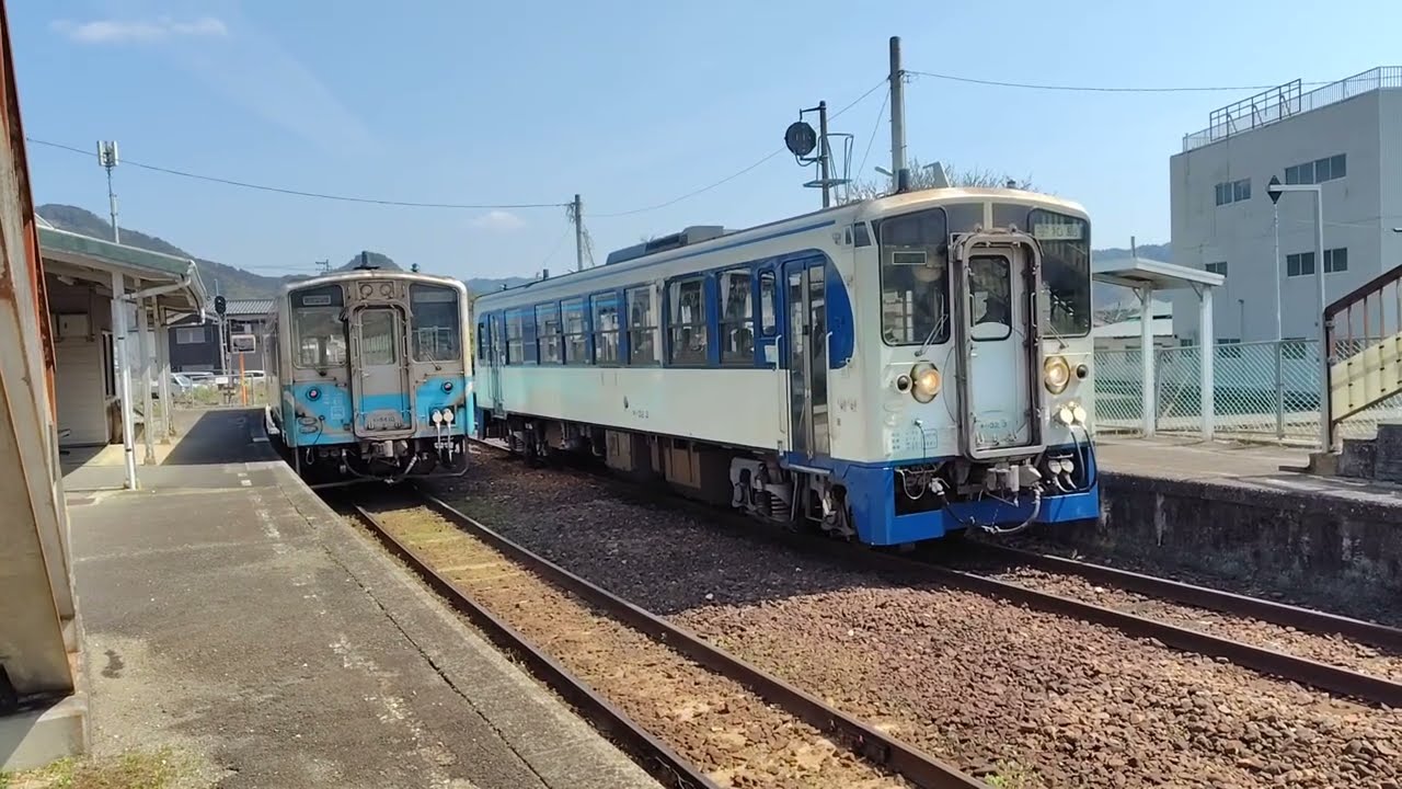 260316 114448 新幹線行き違い（伊予宮野下駅）