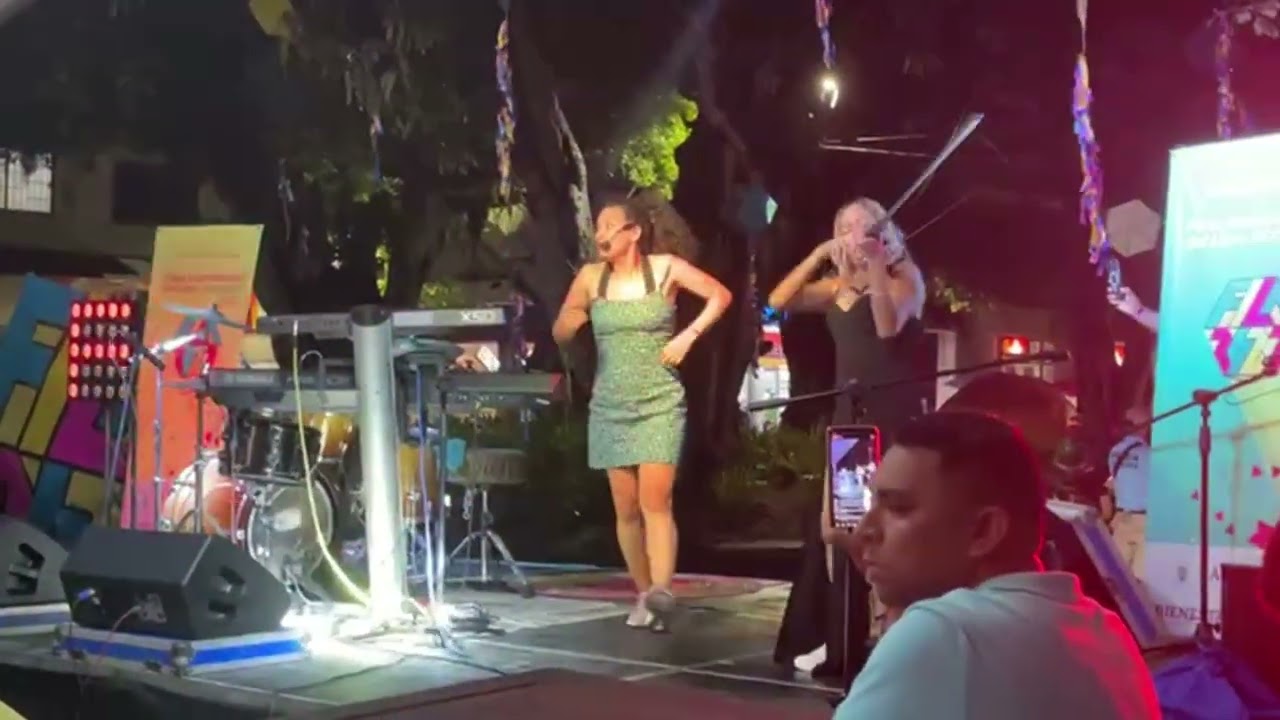 Flor Amargo en Acapulco y Athena Feza violín