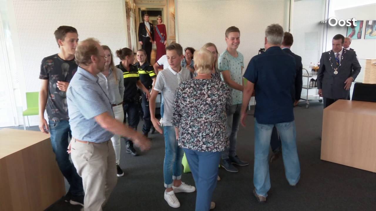Zeldzame erepenning voor jonge redders uit Wijhe en Heeten