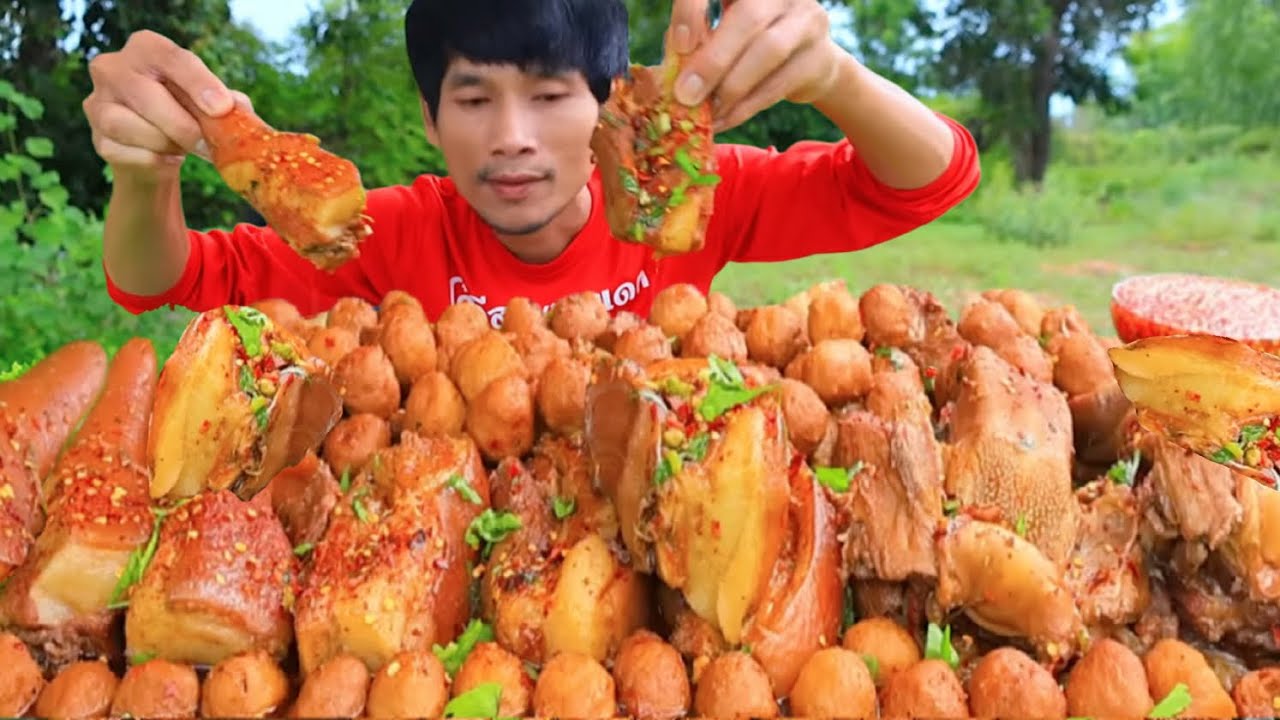ก๋วยเตี๋ยวหมูสามชั้นตุ๋นแกล้มผักสดแซ่บคักอีหลีครับพี่น้องMUKBANG EATING SHOW#โก้อีสานพาแดก