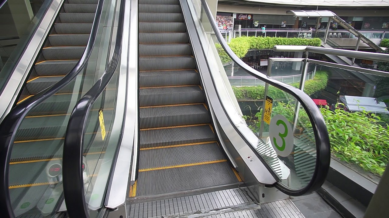 Philippines, Fairview Terraces, 5X escalator