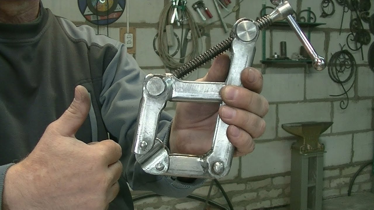 Мощная струбцина из автомобильного домкрата.