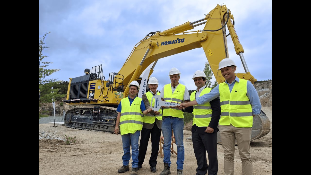 Entrega da Escavadora Komatsu PC950