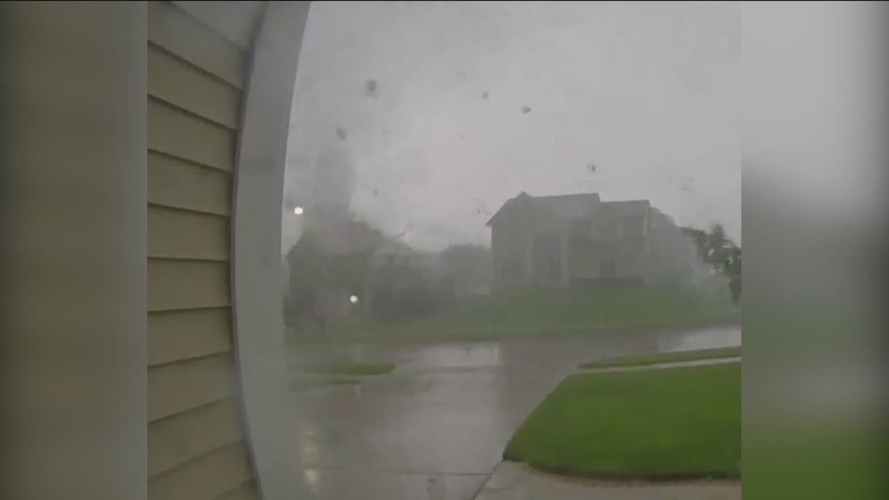 Urbandale residents cleaning up after apparent tornado Monday
