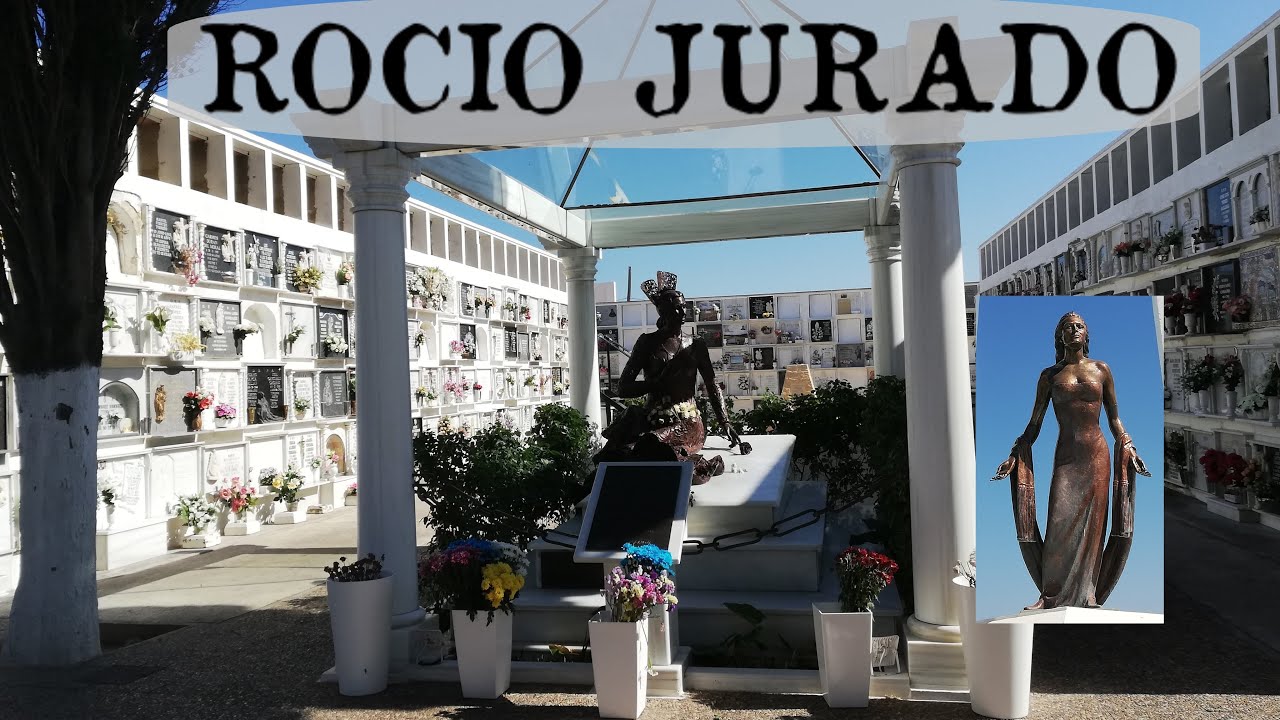 Tumba y monumento de ROCIO JURADO en su Chipiona natal.