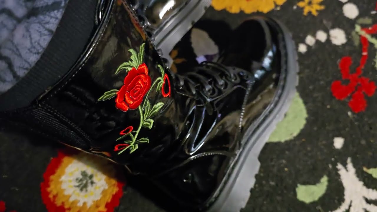 Shoe review. Heavenly Feet patent rose boots.