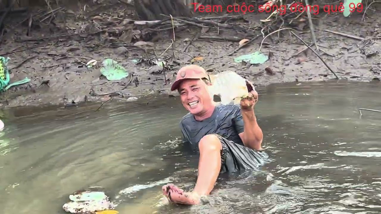 Tháo ao bắt tôm càng khủng!mỏi tay p1